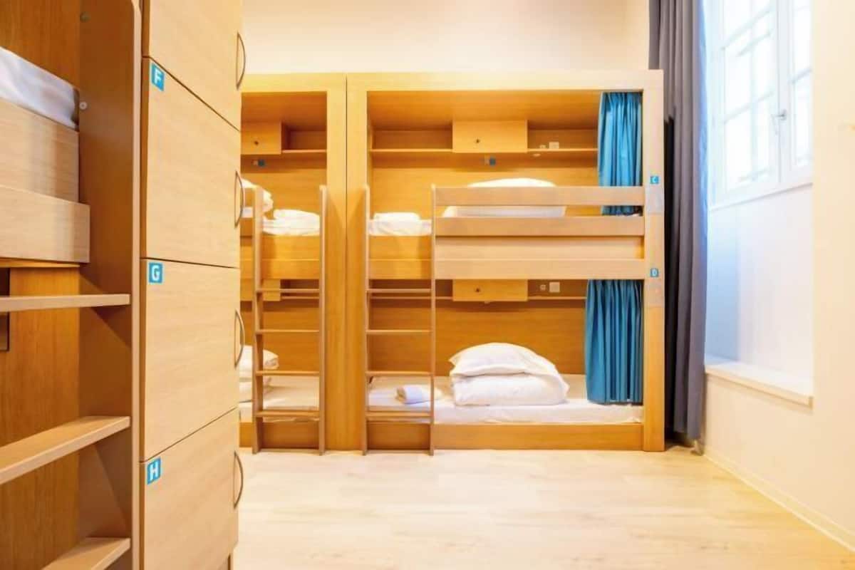 Quartos à prova de som, Wi-Fi de cortesia, roupa de cama