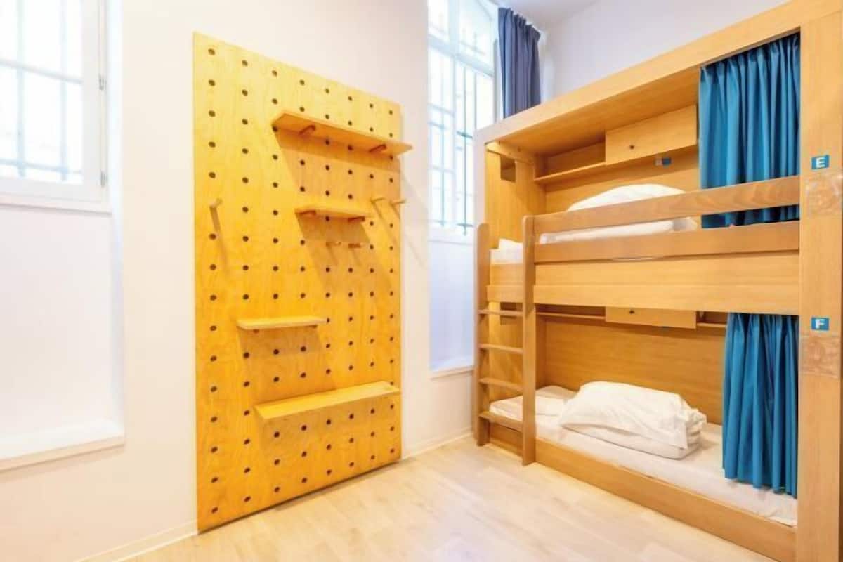 Quartos à prova de som, Wi-Fi de cortesia, roupa de cama