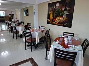 Termasuk sarapan masakan tempatan setiap hari