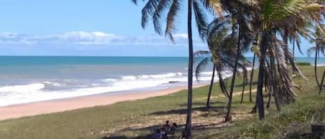 Sulla spiaggia, sabbia bianca