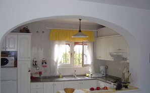 Private kitchen - Villa 6-8 person private property private pool 800 meters from the sea (Miami Platja)