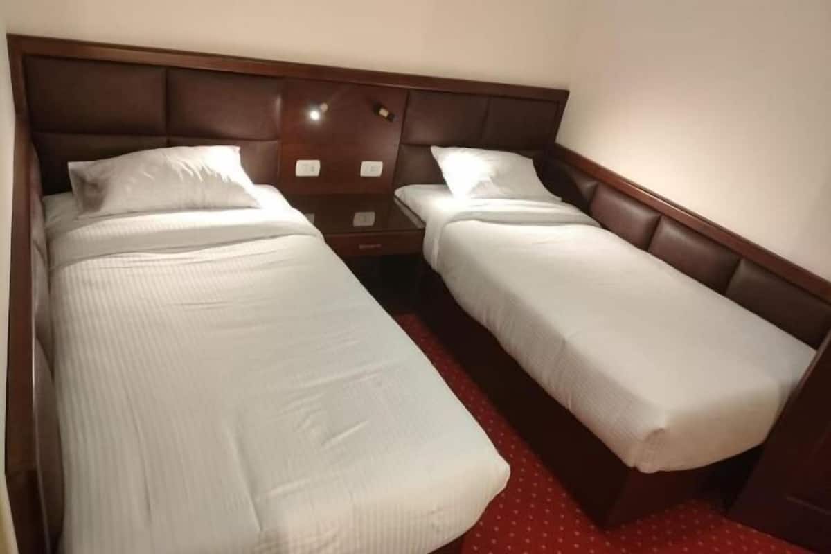 2 chambres, coffres-forts dans les chambres, draps fournis
