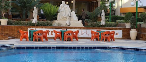 Poolside bar