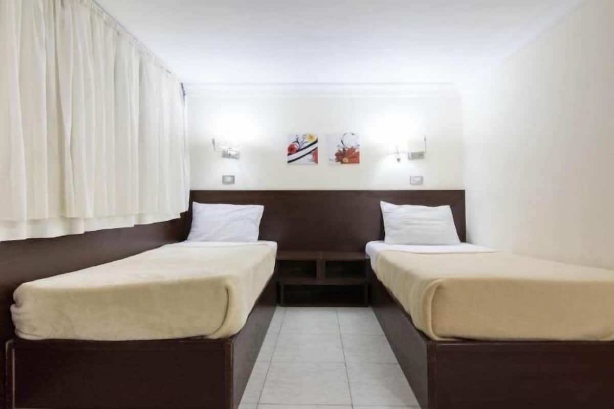 2 chambres, coffres-forts dans les chambres, draps fournis