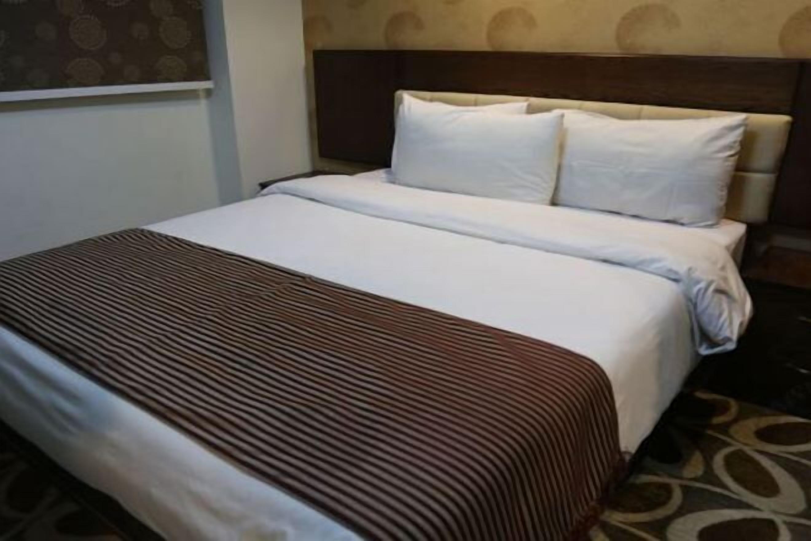 In-room safe, bed sheets, wheelchair access