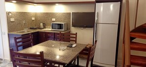 Duplex Ground | Ruokailu omassa huoneessa