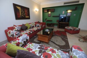 Three Bed Room | Living area | 32-inch Smart TV with cable channels, TV, computer