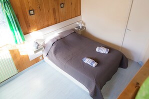 1 bedroom, iron/ironing board, free WiFi, bed sheets