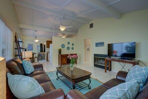 House, Multiple Beds (Peacock Bungalow - left) | Living room | Toys - Peacock Bungalow - Left (Siesta Key)