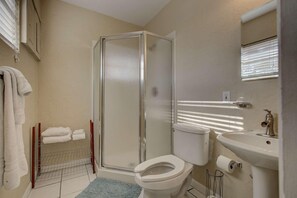 House, Multiple Beds (Peacock Bungalow - left) | Bathroom - Peacock Bungalow - Left (Siesta Key)