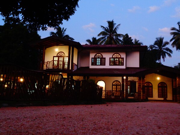 Exterior - Xotic Resort (Mawathagama)