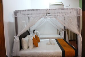 Deluxe Room | Individually furnished, free WiFi - Xotic Resort (Mawathagama)