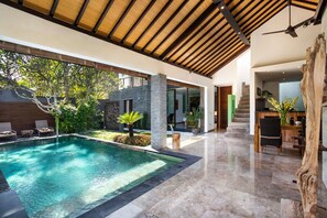 Pool - Beautiful 5 Star Holiday Villa in a Prime Location in Seminyak (Bali)