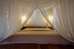 4 bedrooms, Internet, bed sheets, wheelchair access