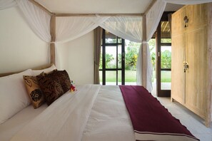 7 bedrooms, internet, bed sheets, wheelchair access - Beautiful 5 Star Holiday Villa in a Prime Location in Ubud (Bali)