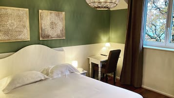 Habitación doble Confort | Ropa de cama de alta calidad y caja de seguridad en la habitación