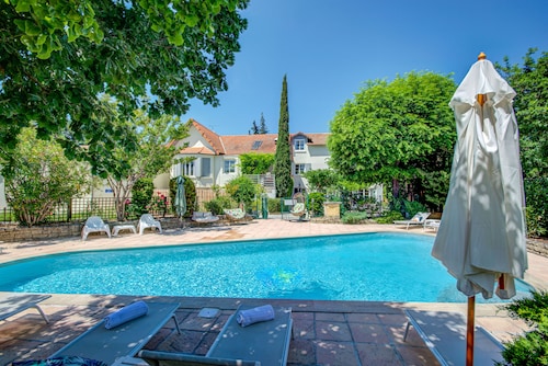 Logis Hotel Le Blason de Provence