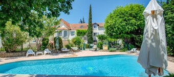 Logis Hotel Le Blason de Provence