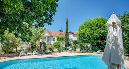 Logis Hotel Le Blason de Provence