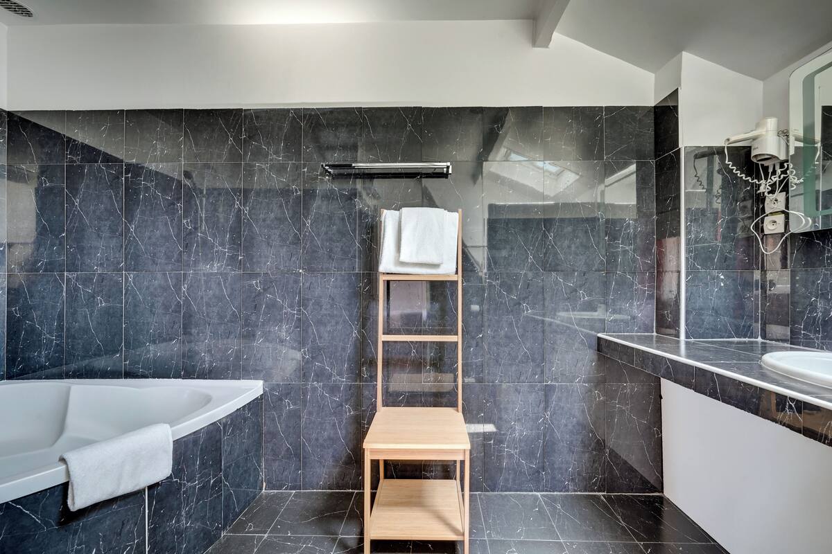 comfort double room, terrace | bathroom | free toiletries, hair dryer, towels, soap