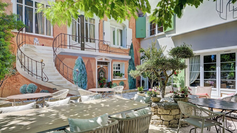 Logis Hotel Le Blason de Provence