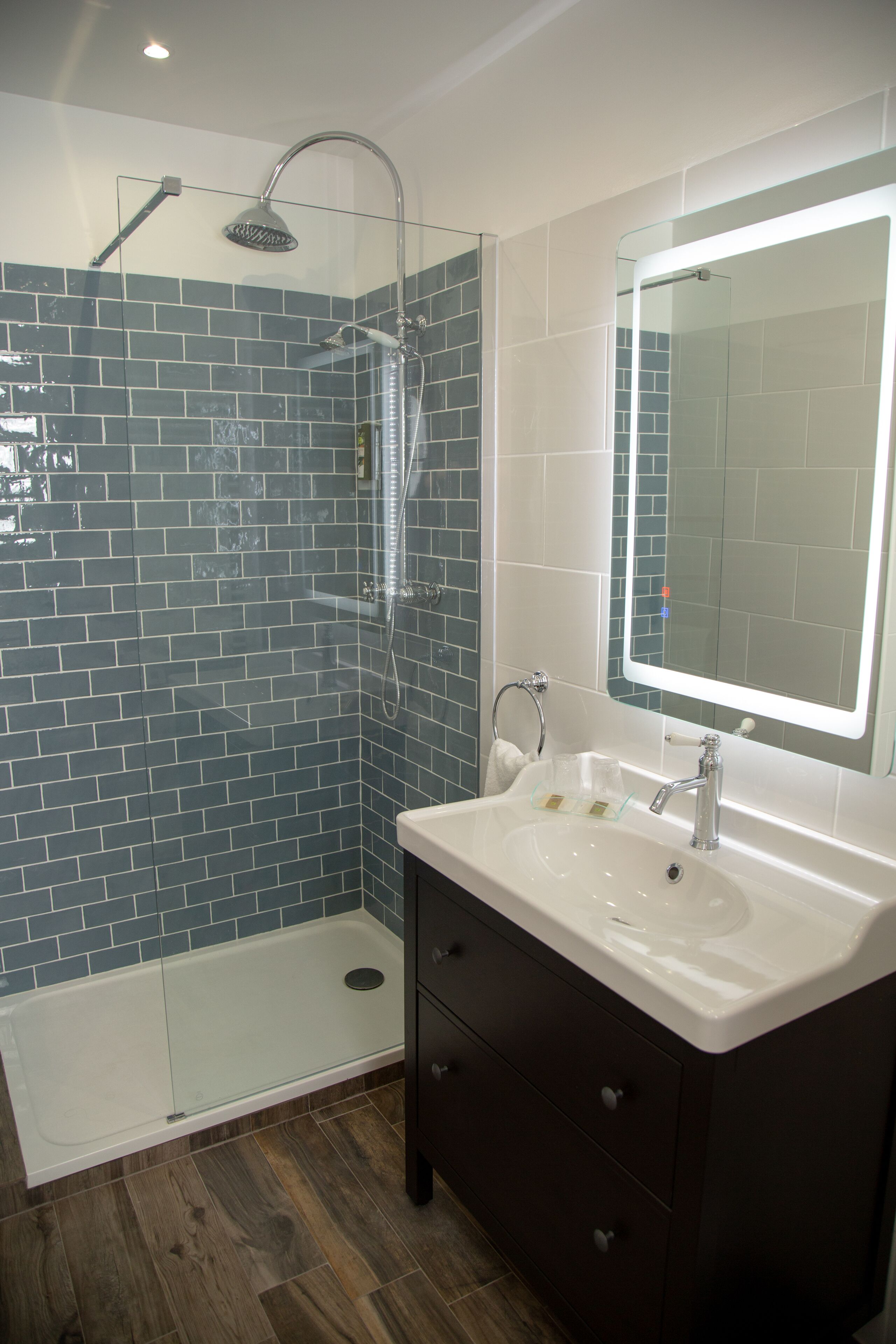 comfort double room | bathroom | free toiletries, hair dryer, towels, soap