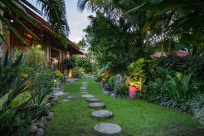 Property grounds - 5 Star Villa in Bali, Minutes from the Beach, Bali Villa 2083 (Bali)