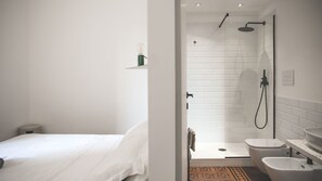 Amenidades de baño gratuitas y secadora de cabello 