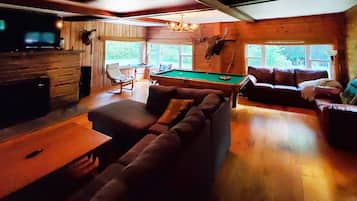Smart TV, fireplace, DVD player, books