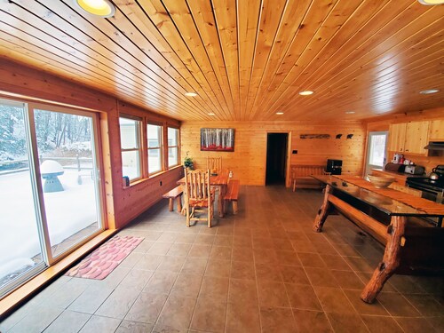 Gorgeous Waterfront Cabin, Stunning Nature Setting Near PSU