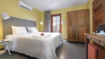 Kamar Double, 1 Tempat Tidur Queen | Minibar dan Wi-Fi gratis