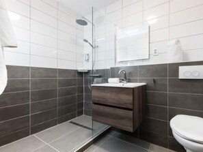 Double Room, 1 Queen Bed | Bathroom