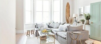 The Beach House Sleeps (20 & 4 mins to the beach)