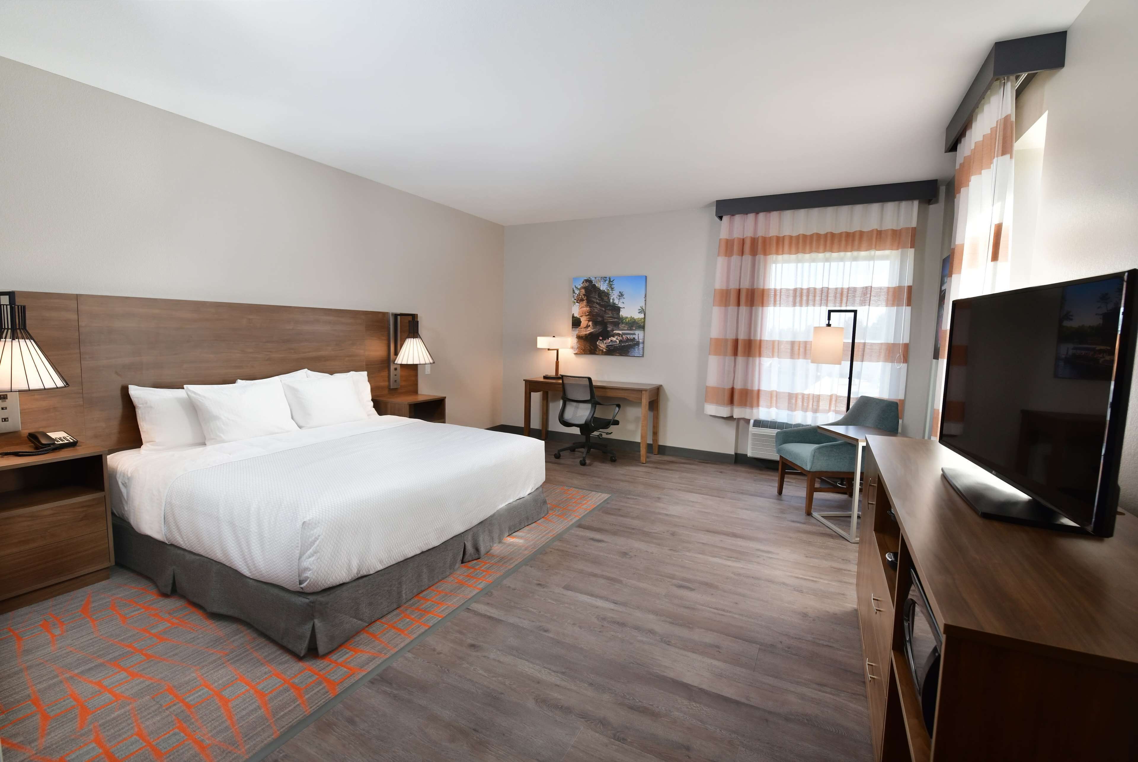 individually decorated, individually furnished, desk, laptop workspace