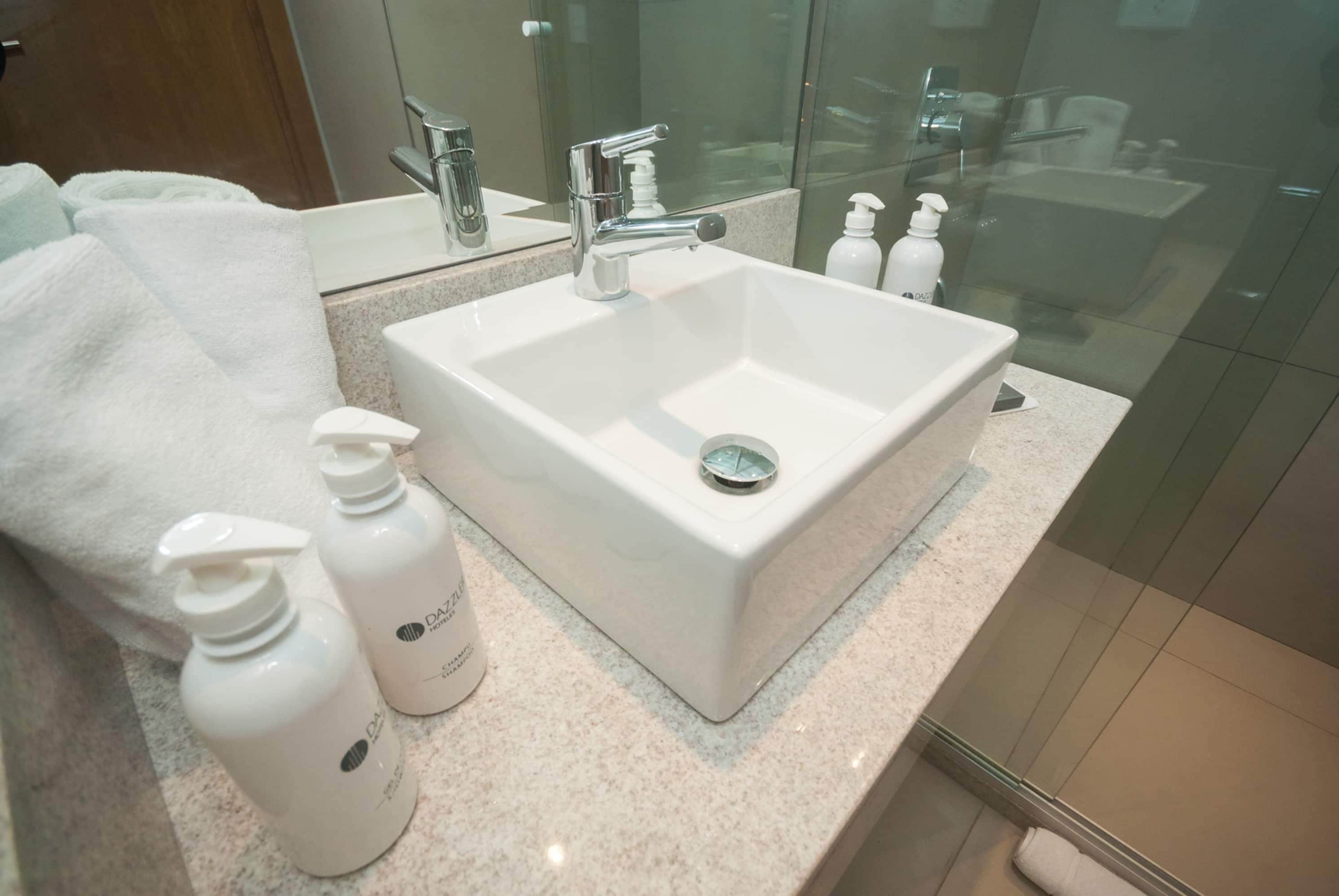 room, 3 single beds, non smoking | bathroom | rainfall showerhead, hair dryer, towels, soap