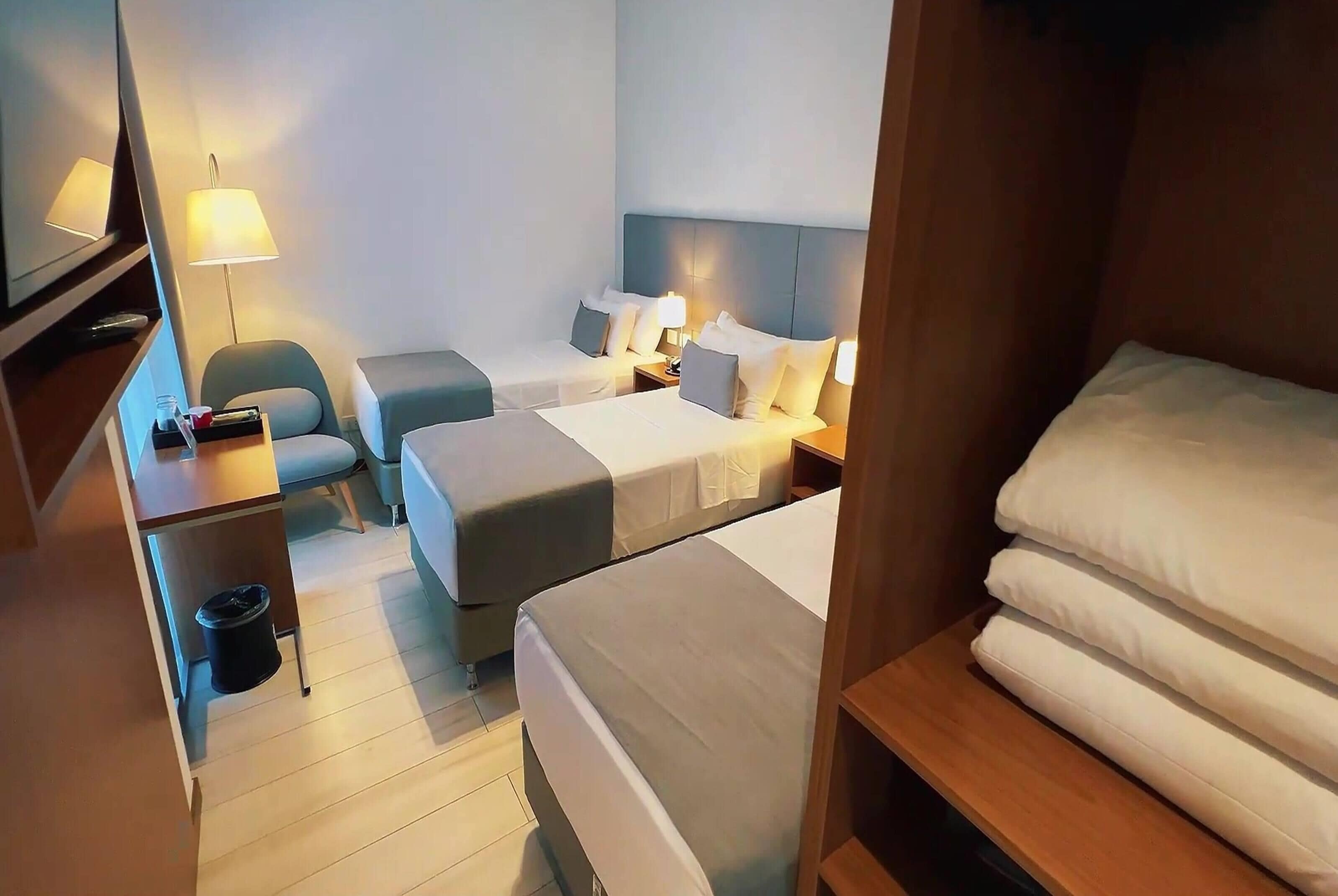 room, 3 single beds, non smoking | premium bedding, pillow-top beds, minibar, soundproofing
