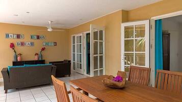 Chambre Double, 1 grand lit | Terrasse/Patio