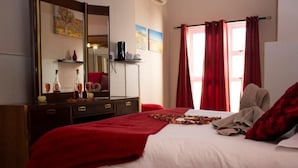 واي فاي مجانًا وملاءات أسرّة