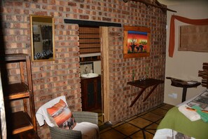 Chalé standard, 3 quartos | Opções para refeição no quarto