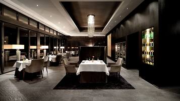 2 Restaurants, Frühstück, Mittagessen, Abendessen, deutsche Küche