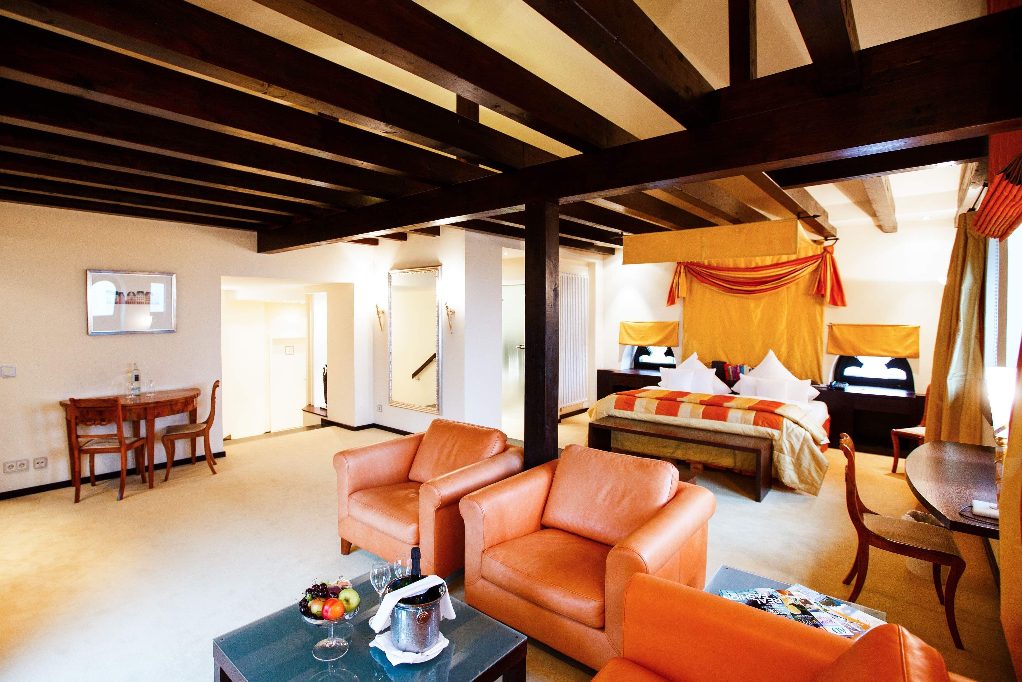 Turmsuite (Burg) | Minibar, Zimmersafe, individuell dekoriert, individuell eingerichtet