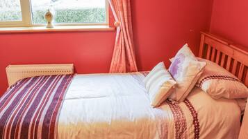 Cottage | 3 bedrooms, individually decorated, individually furnished, free WiFi