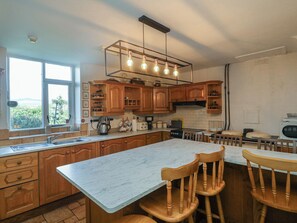 Dishwasher, cookware/dishes/utensils - Cairbre House (Dungarvan)