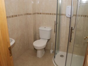 Cottage | Badkamer | Een douche