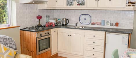 Cottage | Private kitchen | Cookware/dishes/utensils