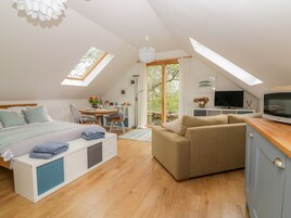 1 habitación, decoración personalizada y muebles diferentes