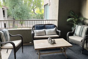 Property grounds - Beautiful 2BR+Den Condo N. Scottsdale (Scottsdale)