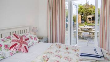 Cottage | 3 bedrooms, free WiFi, individually decorated, individually furnished