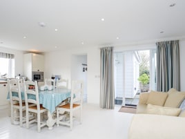 Casa de campo | Sala de estar | Una televisión de pantalla plana