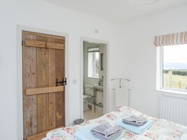 3 habitaciones, decoración personalizada y muebles diferentes 